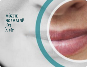 Detailní záběr na rty orámovaný kruhovým překryvem, zdůrazňující pohodlí při jídle a pití.